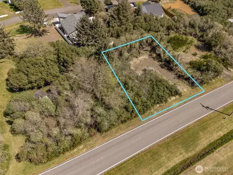 148 Marine View Dr SE, Ocean Shores, WA 98569