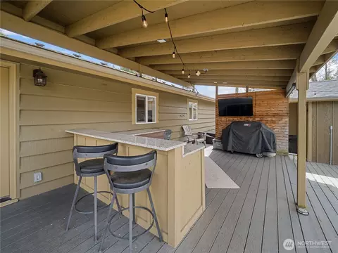 Exterior - 41423 270th Ave SE, Enumclaw, WA 98022 photo 6 of 9