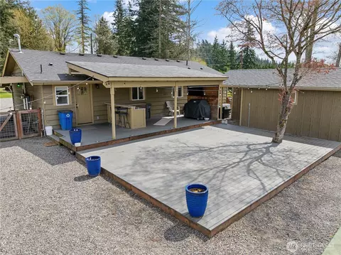 Exterior - 41423 270th Ave SE, Enumclaw, WA 98022 photo 5 of 9