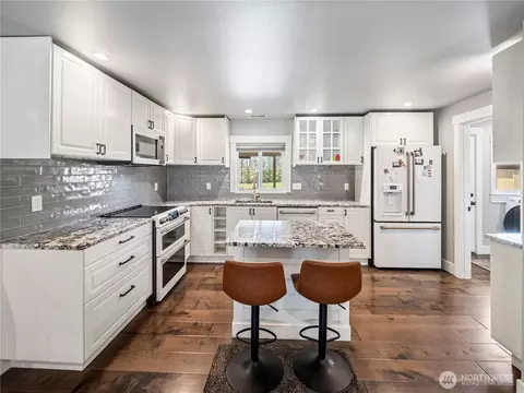 Kitchen - 41423 270th Ave SE, Enumclaw, WA 98022 photo 1 of 2