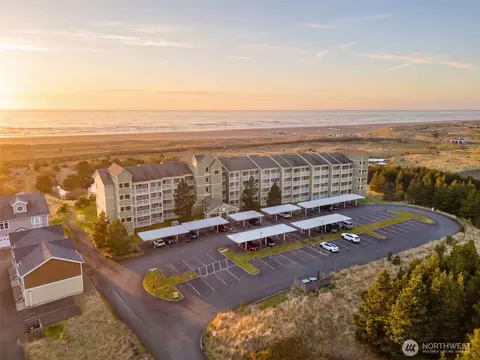 501 Shoreview Dr S #206, Long Beach, WA 98631