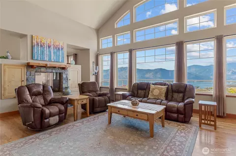 Living - 357 Lakayuse Rd, Manson, WA 98831 photo 2 of 3