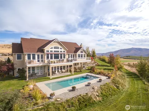 357 Lakayuse Rd, Manson, WA 98831