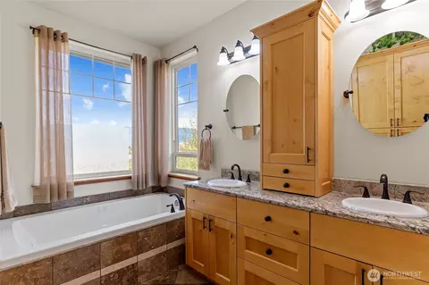 Bath - 357 Lakayuse Rd, Manson, WA 98831 photo 1 of 5