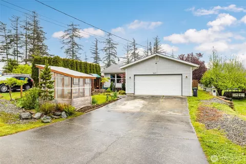 942 Walker Ave, Oak Harbor, WA 98277
