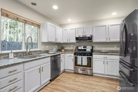 Kitchen - 15006 49th Dr SE, Everett, WA 98208 photo 1 of 2