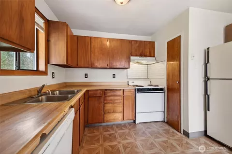 Kitchen - 6515 E St, Tacoma, WA 98404 photo 3 of 3