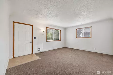 Living - 6515 E St, Tacoma, WA 98404 photo 2 of 3