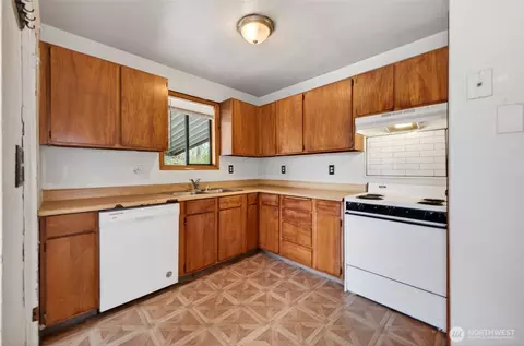 Kitchen - 6515 E St, Tacoma, WA 98404 photo 2 of 3