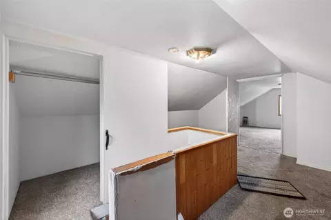 Entry Way - 6515 E St, Tacoma, WA 98404 photo 2 of 2