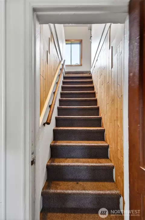 Entry Way - 6515 E St, Tacoma, WA 98404 photo 1 of 2