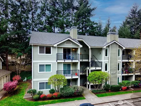 6527 200th St SW #301, Lynnwood, WA 98036