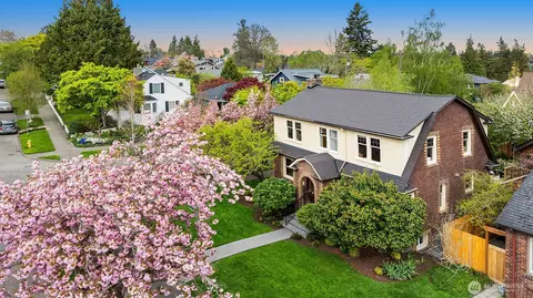 6856 17th Ave NE, Seattle, WA 98115