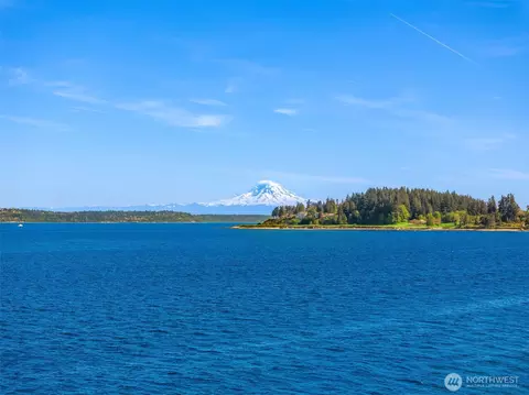 4290 Rockaway Beach Rd NE, Bainbridge Island, WA 98110