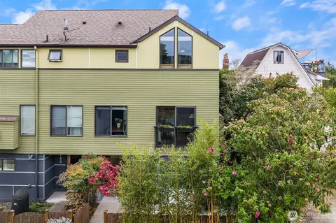 751 N 71st St, Seattle, WA 98103