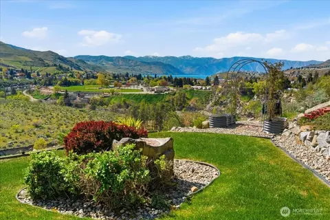 404 S Clifford St, Chelan, WA 98816