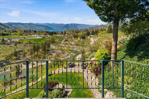 404 S Clifford St, Chelan, WA 98816