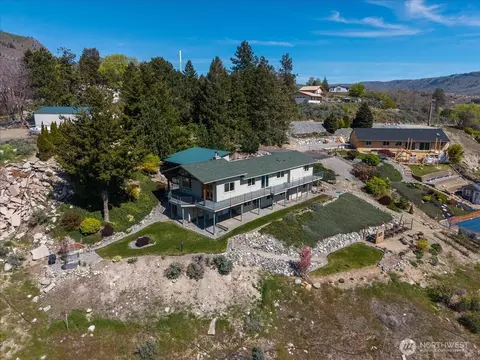 404 S Clifford St, Chelan, WA 98816
