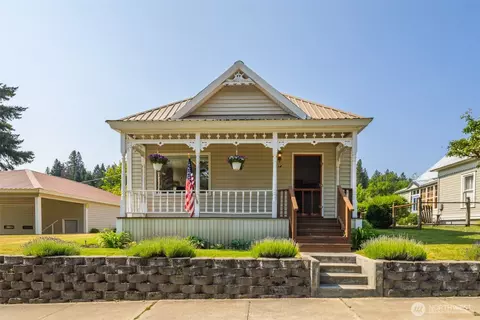 114 4th St, Roslyn, WA 98941