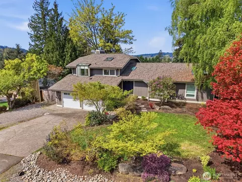 1040 NW Honeywood Pl, Issaquah, WA 98027