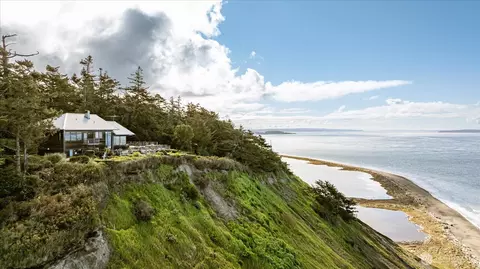 2312 Cedar Hollow Ln, Coupeville, WA 98239