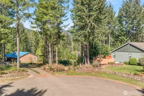 60 N Beaver Pl N, Hoodsport, WA 98548