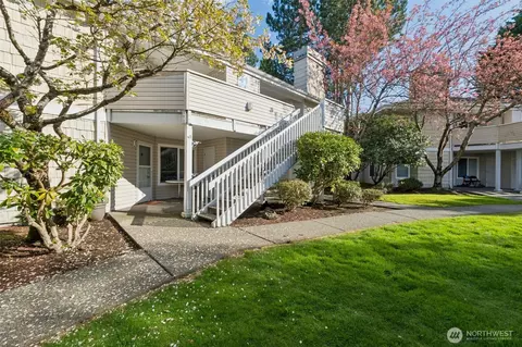 9210 Market Pl #H201, Lake Stevens, WA 98258