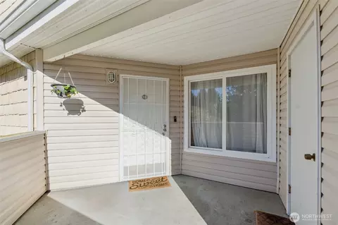 9210 Market Pl #H201, Lake Stevens, WA 98258