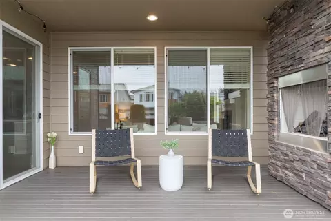 Exterior - 19230 37th Dr SE, Bothell, WA 98012 photo 5 of 8