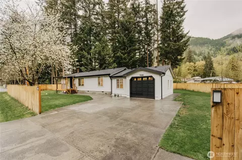 7936 Chisholm Trl, Maple Falls, WA 98266