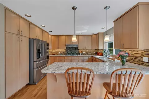 Kitchen - 302 Foursome Dr, Sequim, WA 98382 photo 3 of 4