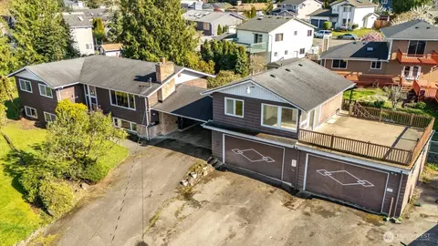 1215 S 234th Pl, Des Moines, WA 98198