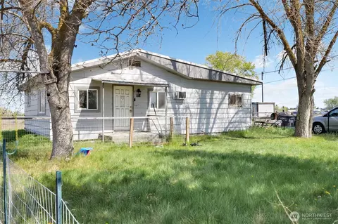9550 Maple Dr NE, Moses Lake, WA 98837