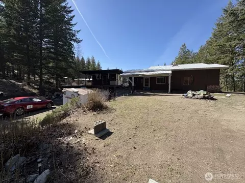 9 Forest Edge Rd, Oroville, WA 98844