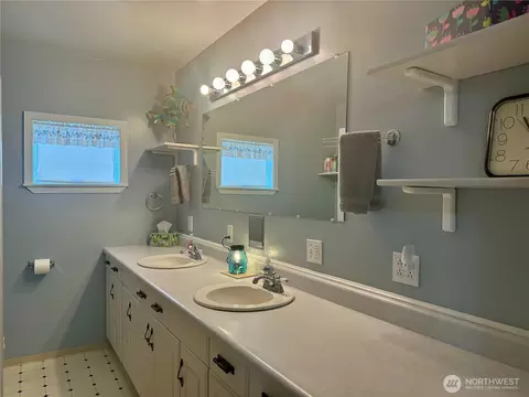 Bath - 211 W Main St, Almira, WA 99103 photo 1 of 2