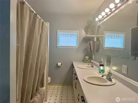 Bath - 211 W Main St, Almira, WA 99103 photo 2 of 2