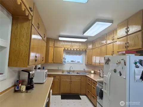 Kitchen - 211 W Main St, Almira, WA 99103 photo 2 of 3