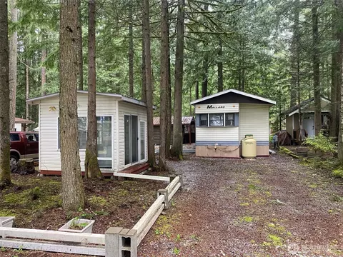 109 Riverside Dr, Deming, WA 98244