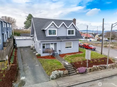 3004 W Marine View Dr, Everett, WA 98201