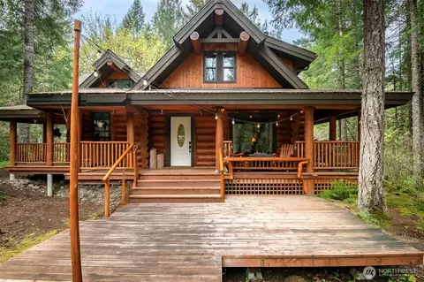 107 Goat Rocks Dr, Packwood, WA 98361