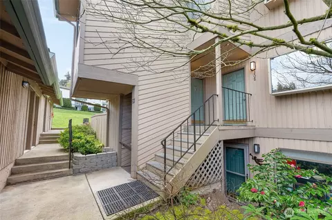 23003 Lakeview Dr #208, Mountlake Terrace, WA 98043