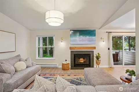 4617 Grandview Dr W #B, Tacoma, WA 98466