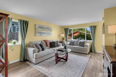 Living - 6628 Beverly Blvd, Everett, WA 98203 photo 1 of 2