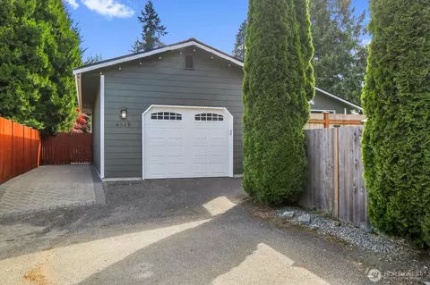 Exterior - 6628 Beverly Blvd, Everett, WA 98203 photo 2 of 4