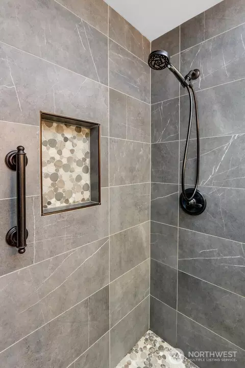 Bath - 6628 Beverly Blvd, Everett, WA 98203 photo 3 of 3
