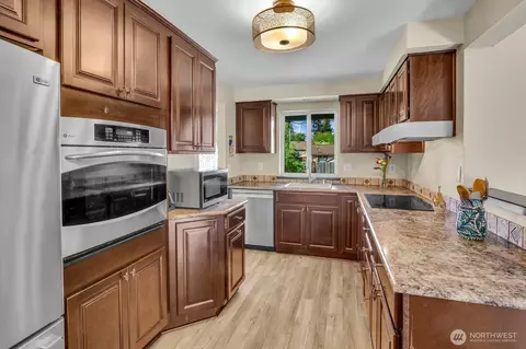 Kitchen - 6628 Beverly Blvd, Everett, WA 98203 photo 2 of 2