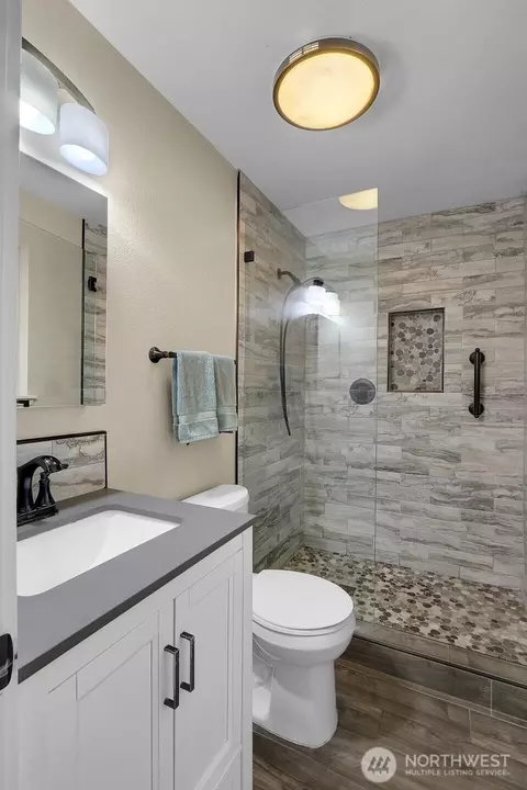 Bath - 6628 Beverly Blvd, Everett, WA 98203 photo 1 of 3