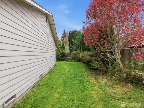 Exterior - 6000 Cady Rd, Everett, WA 98203 photo 8 of 9