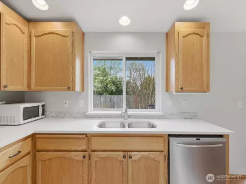 Kitchen - 6000 Cady Rd, Everett, WA 98203 photo 4 of 5