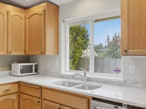 Kitchen - 6000 Cady Rd, Everett, WA 98203 photo 5 of 5